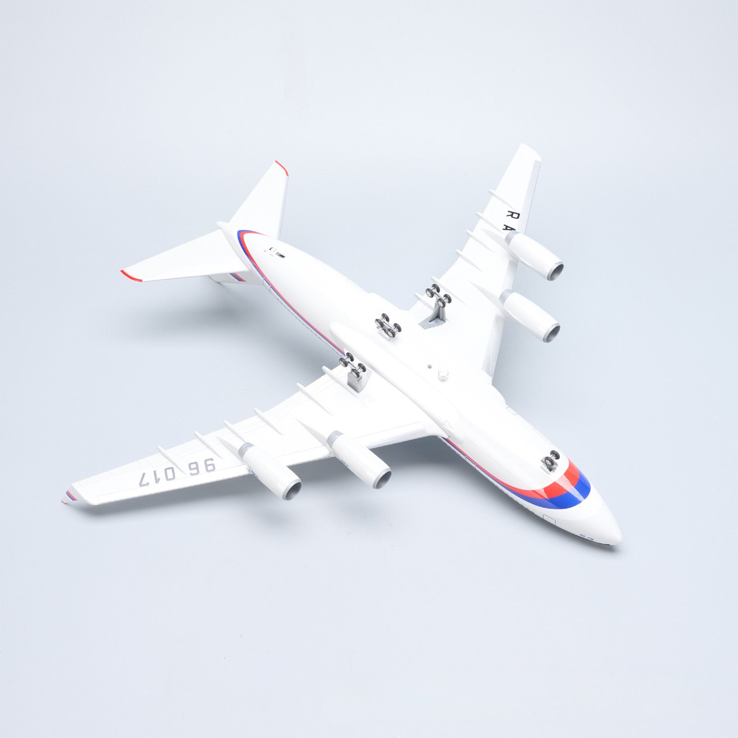 Avión presidencial de Rusia Ilyushin Il-96-300 1:120 – 46 cm / 18.1 in – Luces LED - Gallery 5
