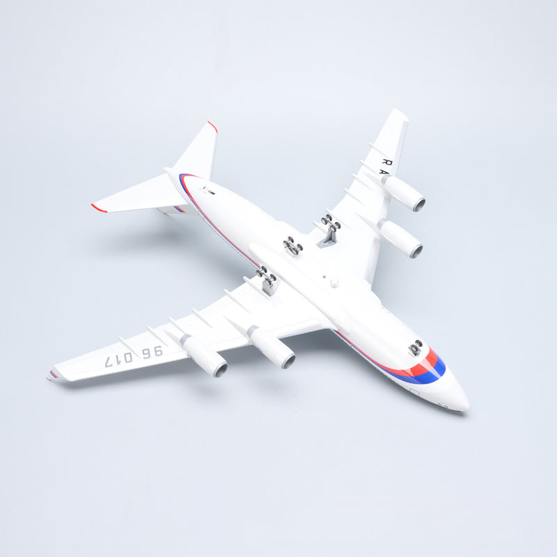 Avión presidencial de Rusia Ilyushin Il-96-300 1:120 – 46 cm / 18.1 in – Luces LED - Image 5
