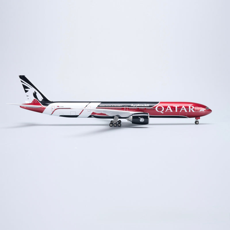 Qatar Airways Boeing 777-300ER Formula 1 Special Livery 1:135 – 47 cm / 18.5 in – LED Lights - Image 3