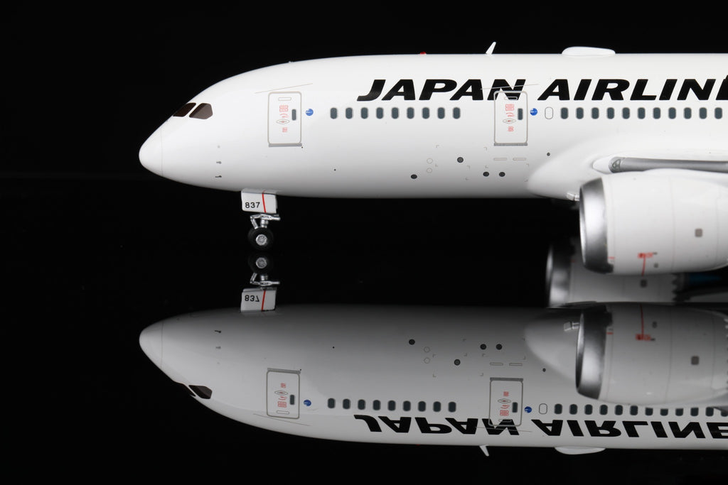 JAL B787-8 JA837J "Doraemon Jet" – Scale 1:200 – SQ Wings – 28.35 cm