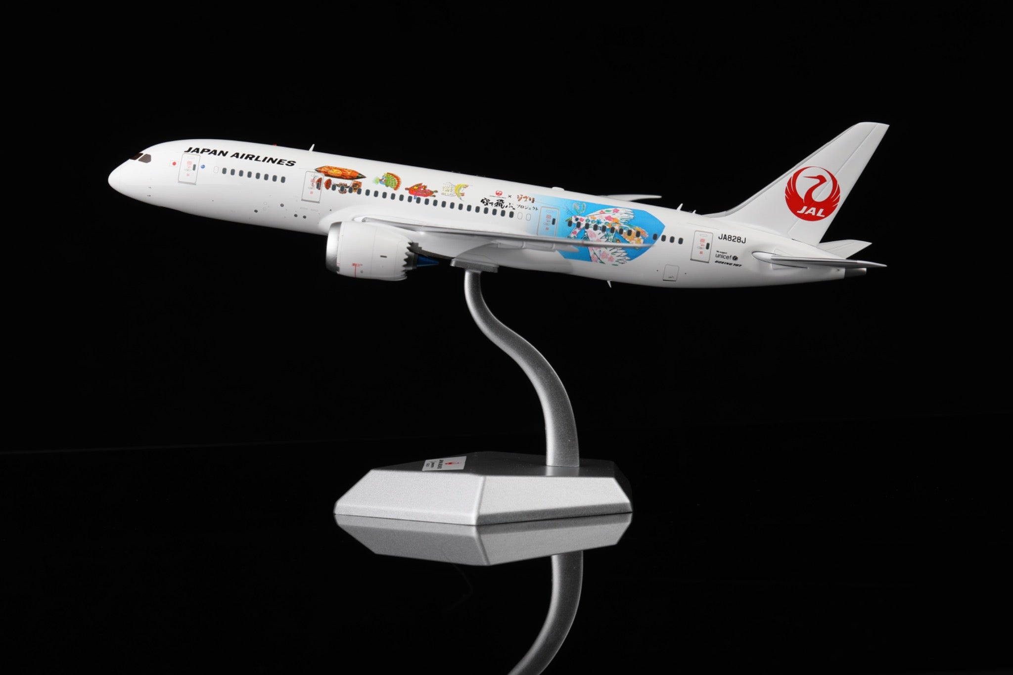 【最安値】 Ghibli” “Studio JA828J B787-8 Airlines Japan – 1:200 Scale 航空機・ヘリコプター