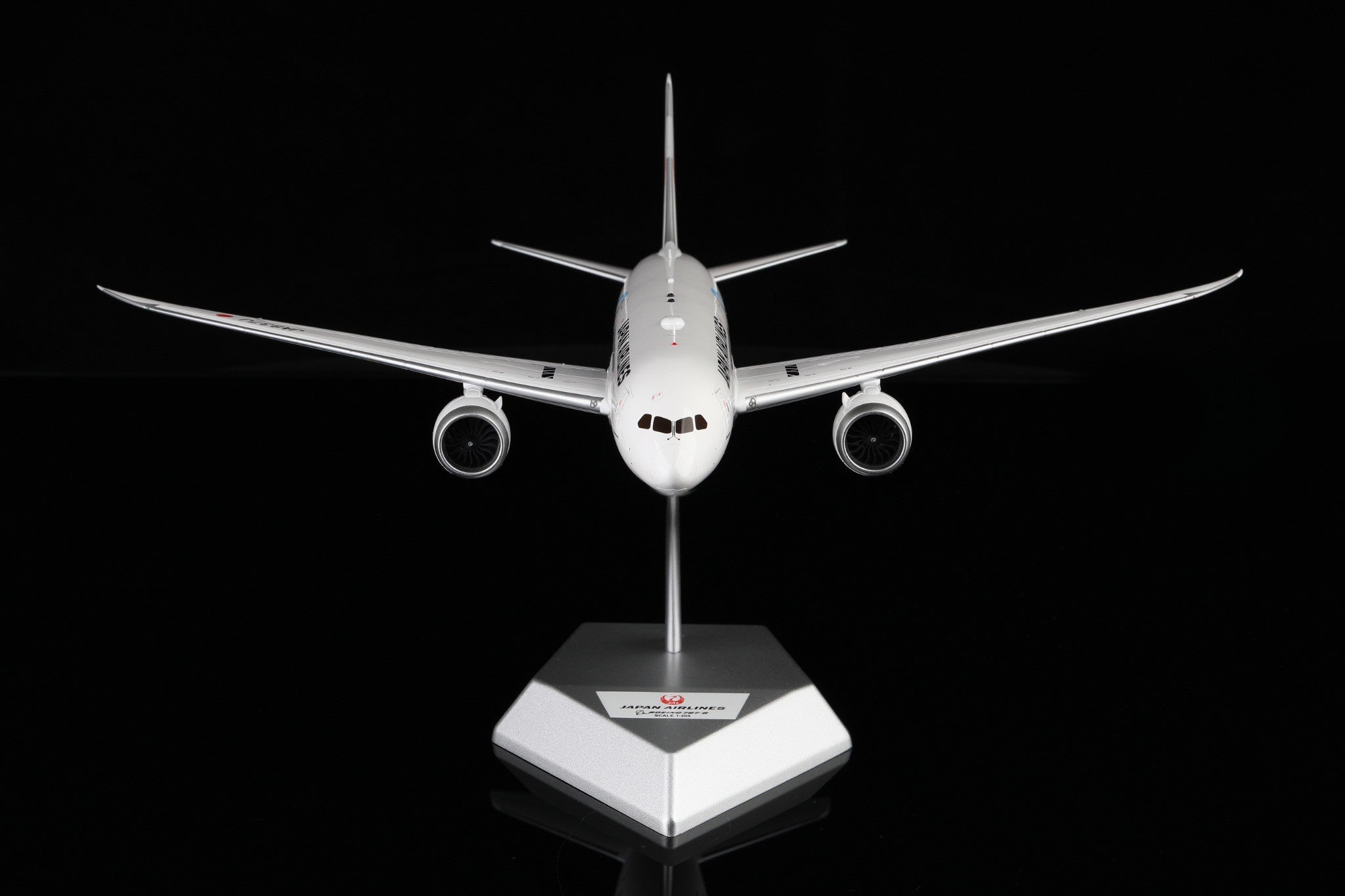 JAL B787-8 JA837J 