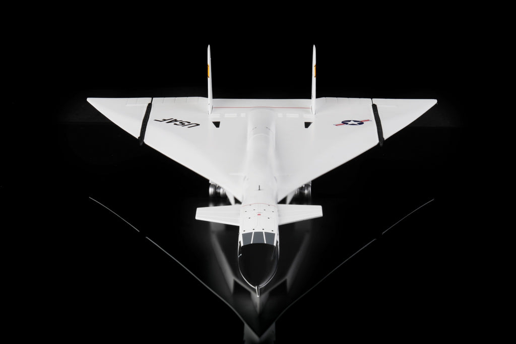 USF Valkyrie XB-70 BOMBER AIRPLANE MODEL NASA - L:29.87cm - Scale 1/200