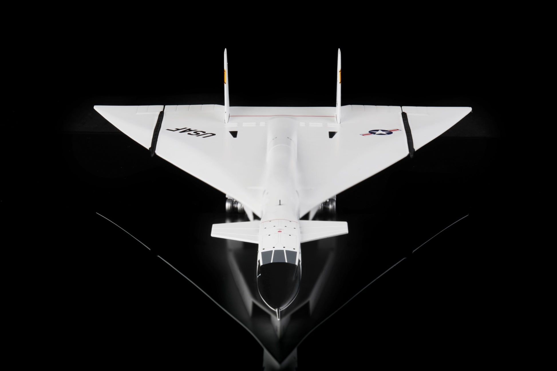 USF Valkyrie XB-70 BOMBER AIRPLANE MODEL NASA - L:29.87cm - Scale 1/200