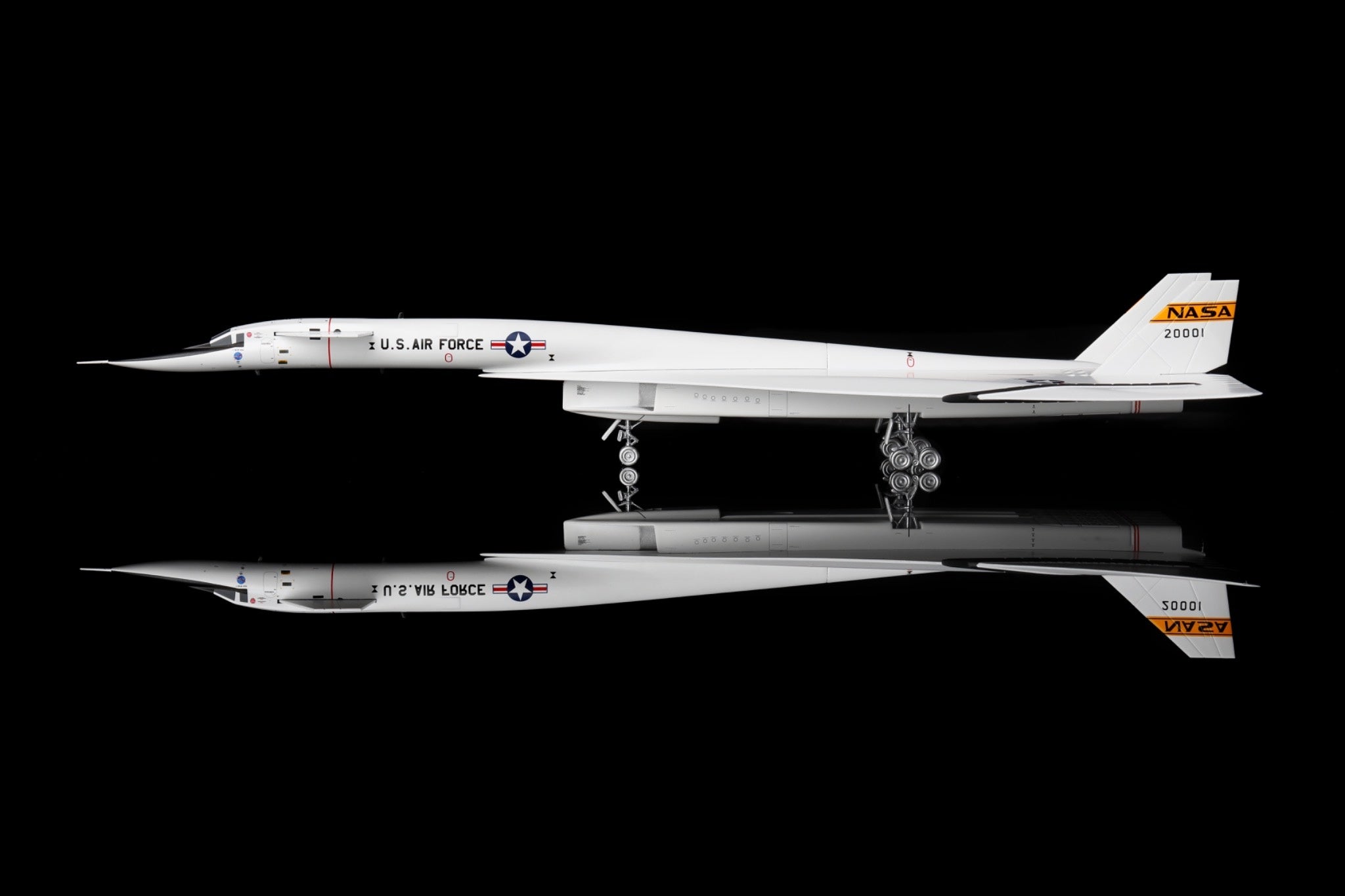 USF Valkyrie XB-70 BOMBER AIRPLANE MODEL NASA - L:29.87cm - Scale 1/200