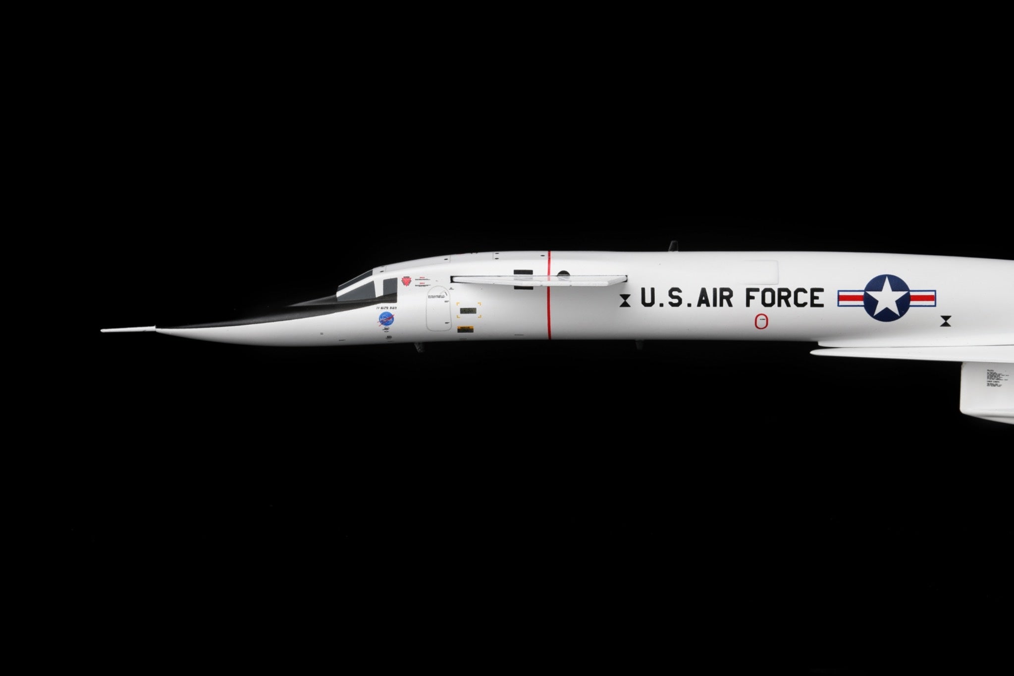 نموذج طائرة قاذفة من طراز USF Valkyrie XB-70 تابعة لوكالة ناسا - الطول: 29.87 سم - مقياس 1/200