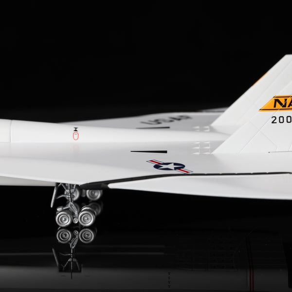 USF Valkyrie XB-70 BOMBER AIRPLANE MODEL NASA - L:29.87cm - Scale 1/200 - Secondary
