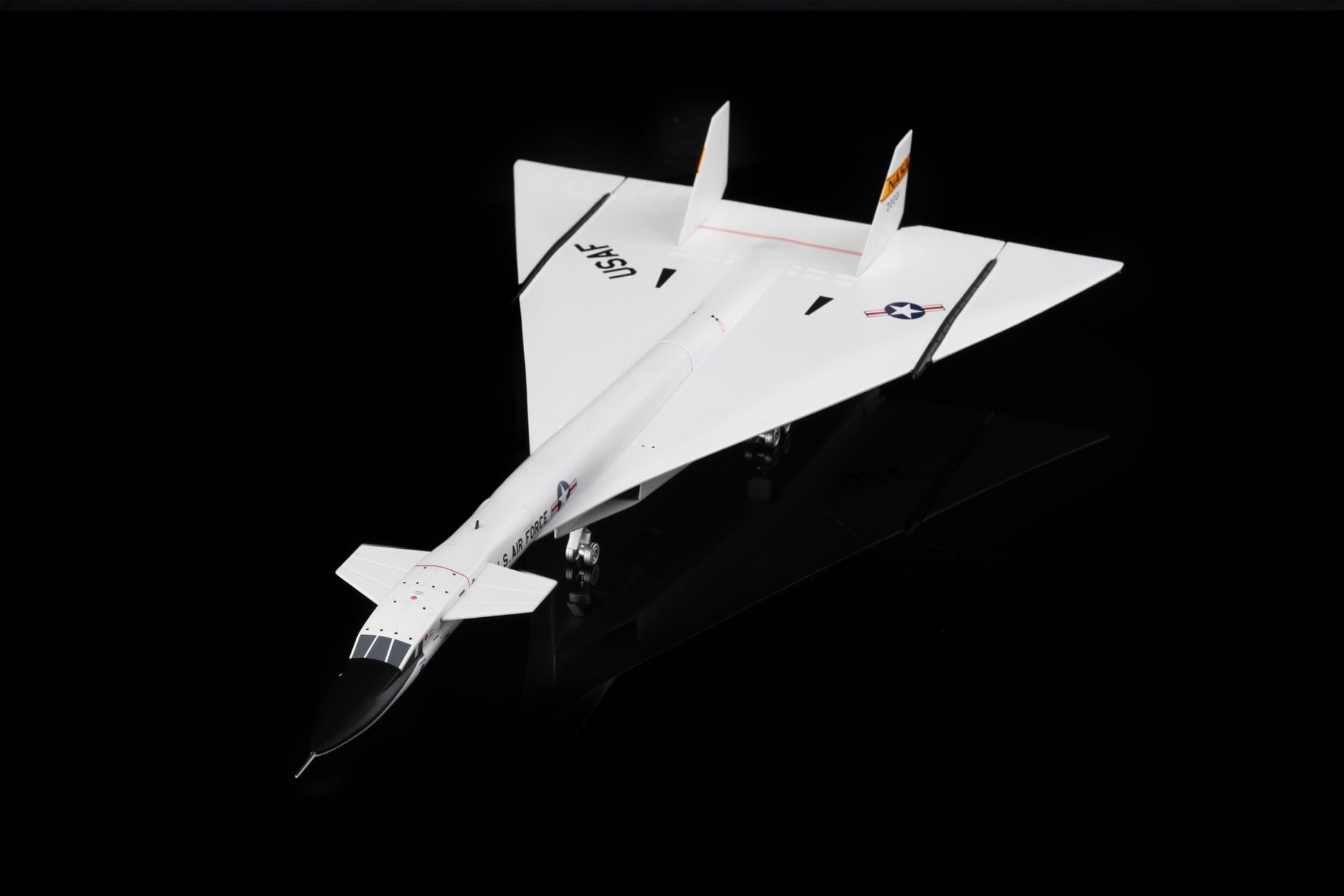 USF Valkyrie XB-70 BOMBER AIRPLANE MODEL NASA - L:29.87cm - Scale 1/200