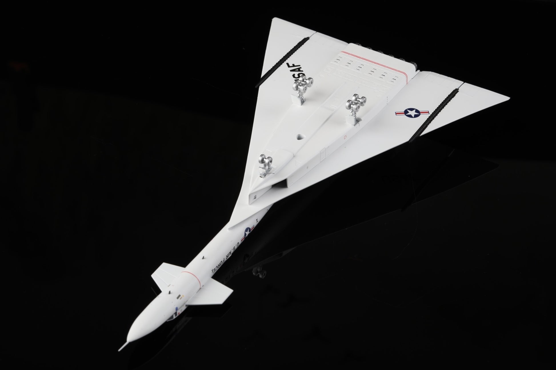 USF Valkyrie XB-70 BOMBER AIRPLANE MODEL NASA - L:29.87cm - Scale 1/200