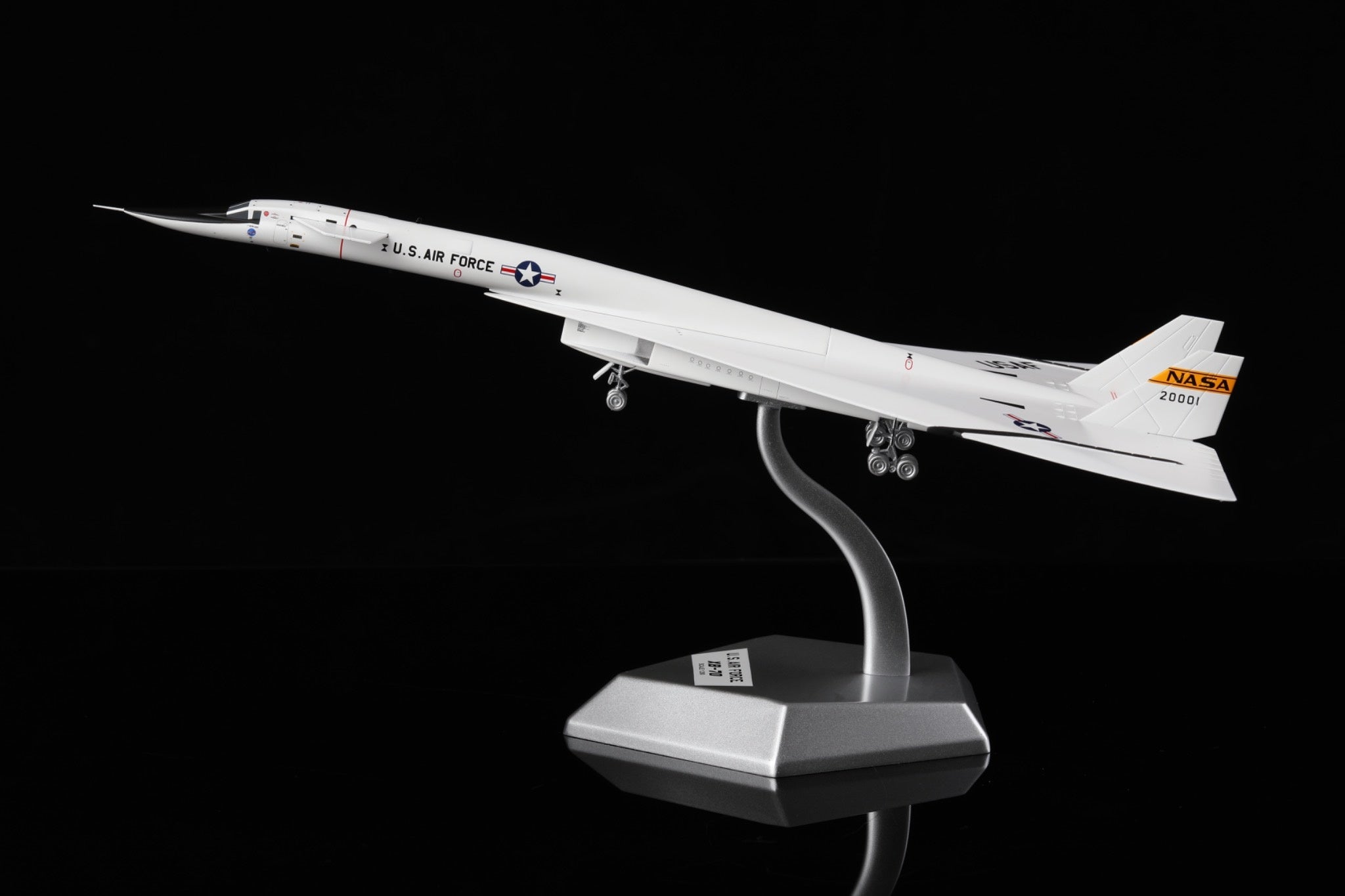 USF Valkyrie XB-70 BOMBER AIRPLANE MODEL NASA - L:29.87cm - Scale 1/200