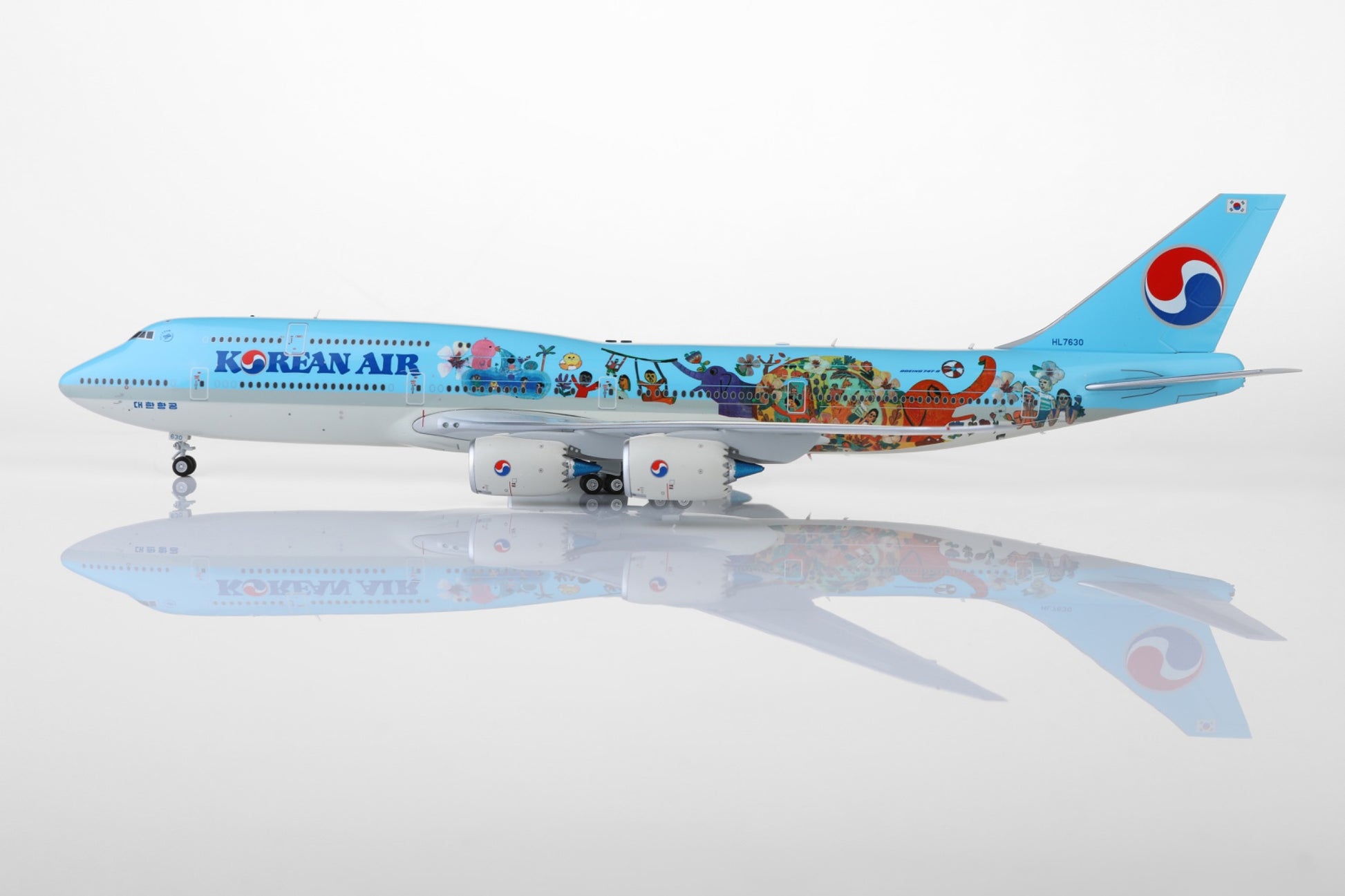 Korean Air Boeing 747-8 HL7630 – “Children’s Painting” -  Scale 1:200 – SQ Wings – 38.15 cm