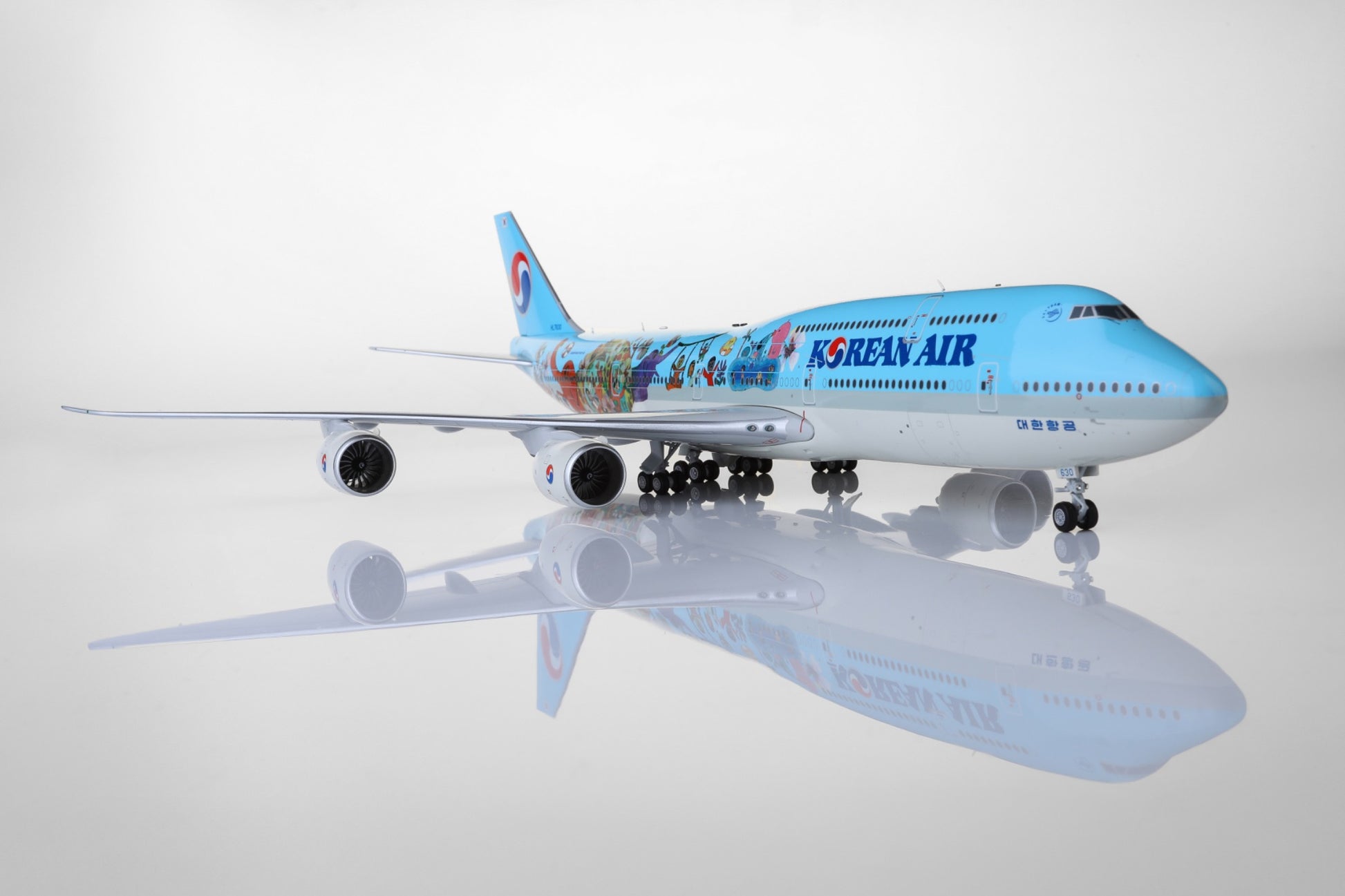 Korean Air Boeing 747-8 HL7630 – “Children’s Painting” -  Scale 1:200 – SQ Wings – 38.15 cm