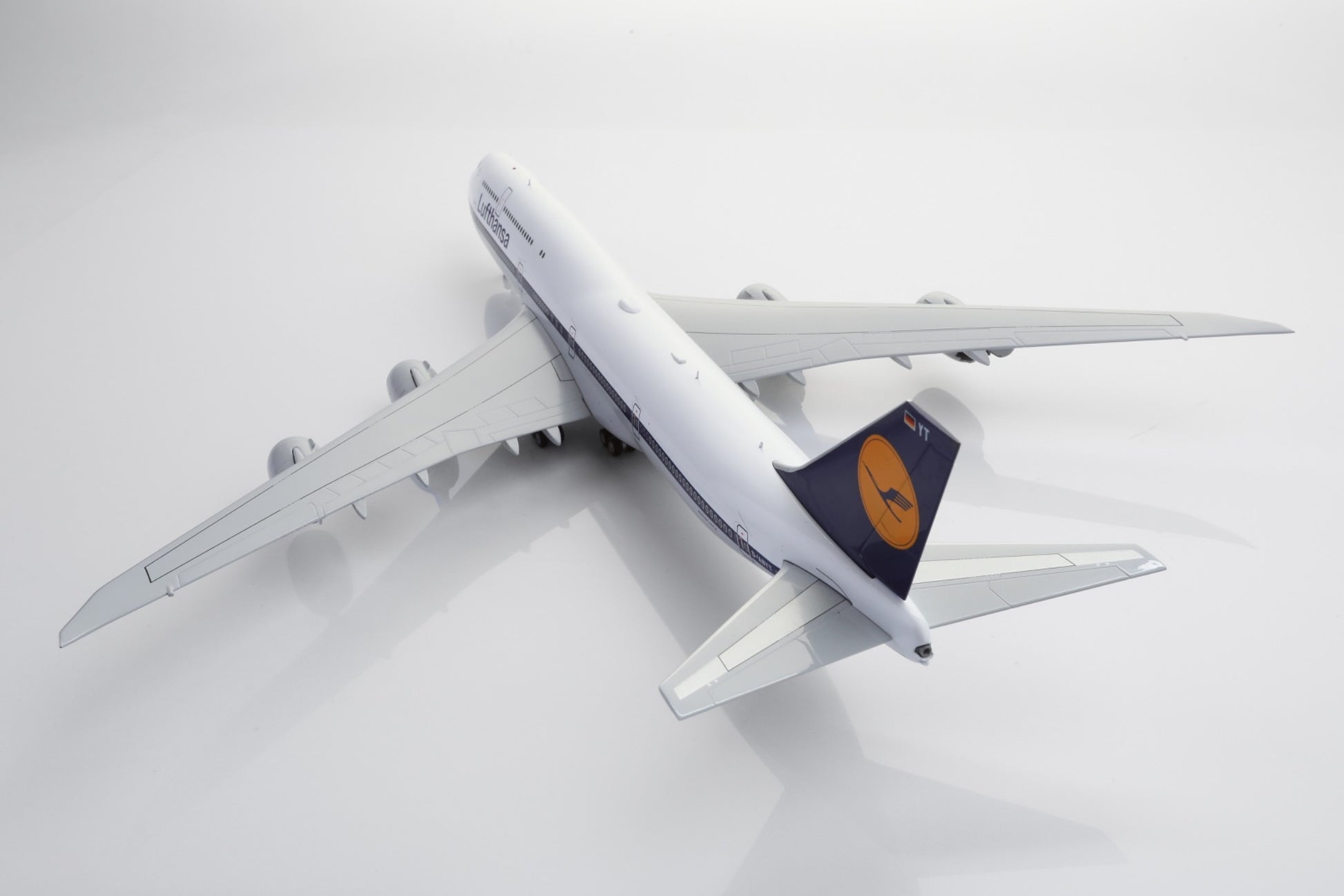 Lufthansa Boeing 747-8 D-ABYT – Scale 1:200 – SQ Wings – 34.25 cm
