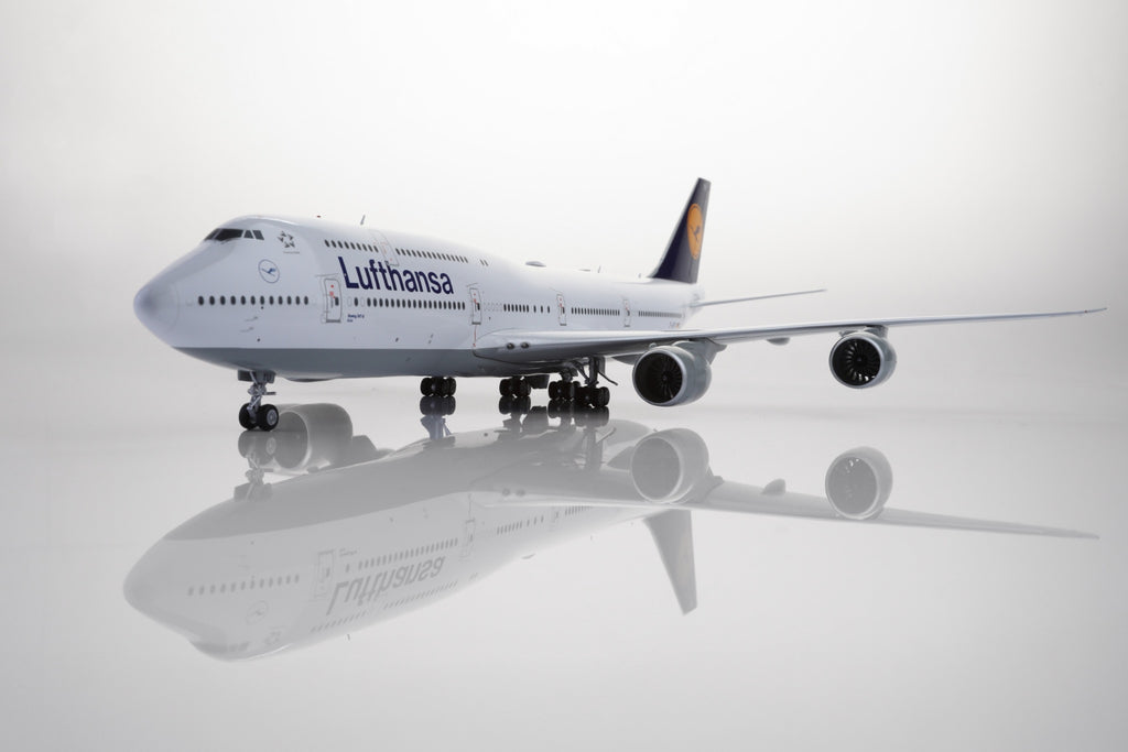 Lufthansa B747-8 D-ABYU – Scale 1:200 – SQ Wings – 34.25 cm
