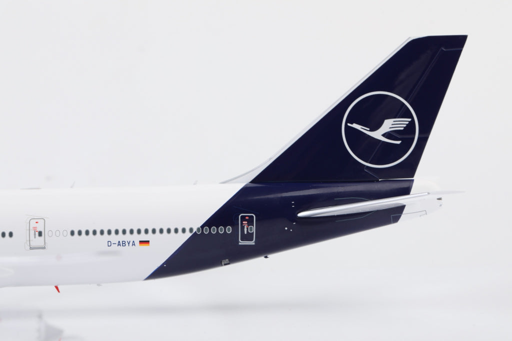 Lufthansa - B747-8-  38.15cm - D-ABYA -  Scale 1/200