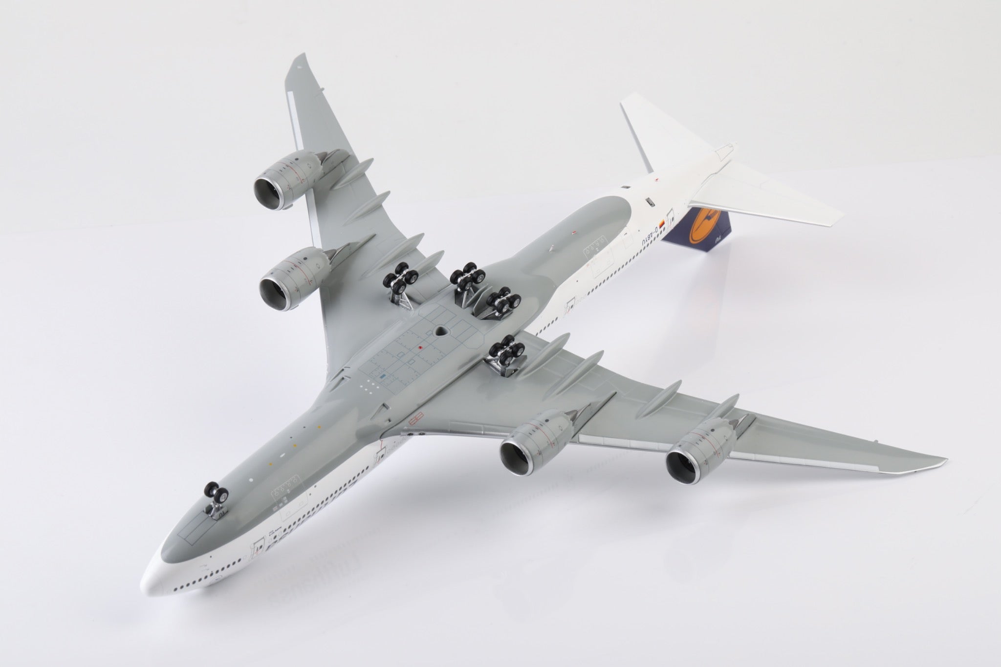Lufthansa B747-8 D-ABYU – Scale 1:200 – SQ Wings – 34.25 cm