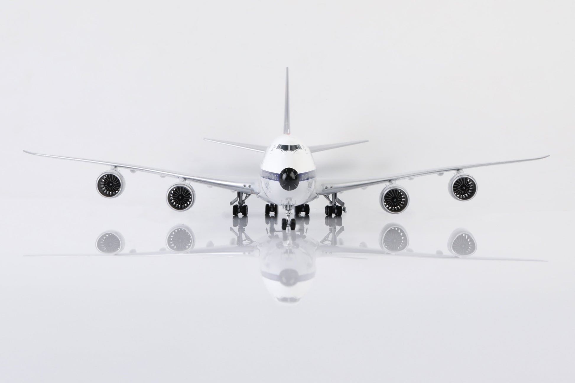 Lufthansa Boeing 747-8 D-ABYT – Scale 1:200 – SQ Wings – 34.25 cm