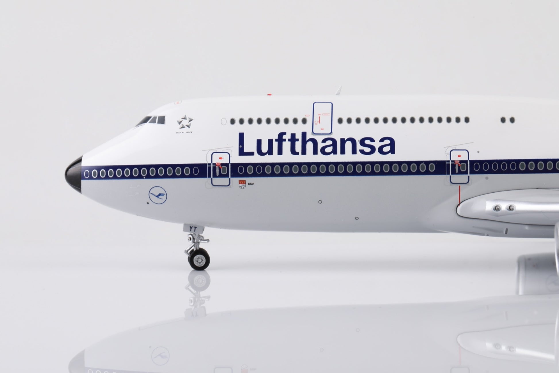 Lufthansa Boeing 747-8 D-ABYT – Scale 1:200 – SQ Wings – 34.25 cm