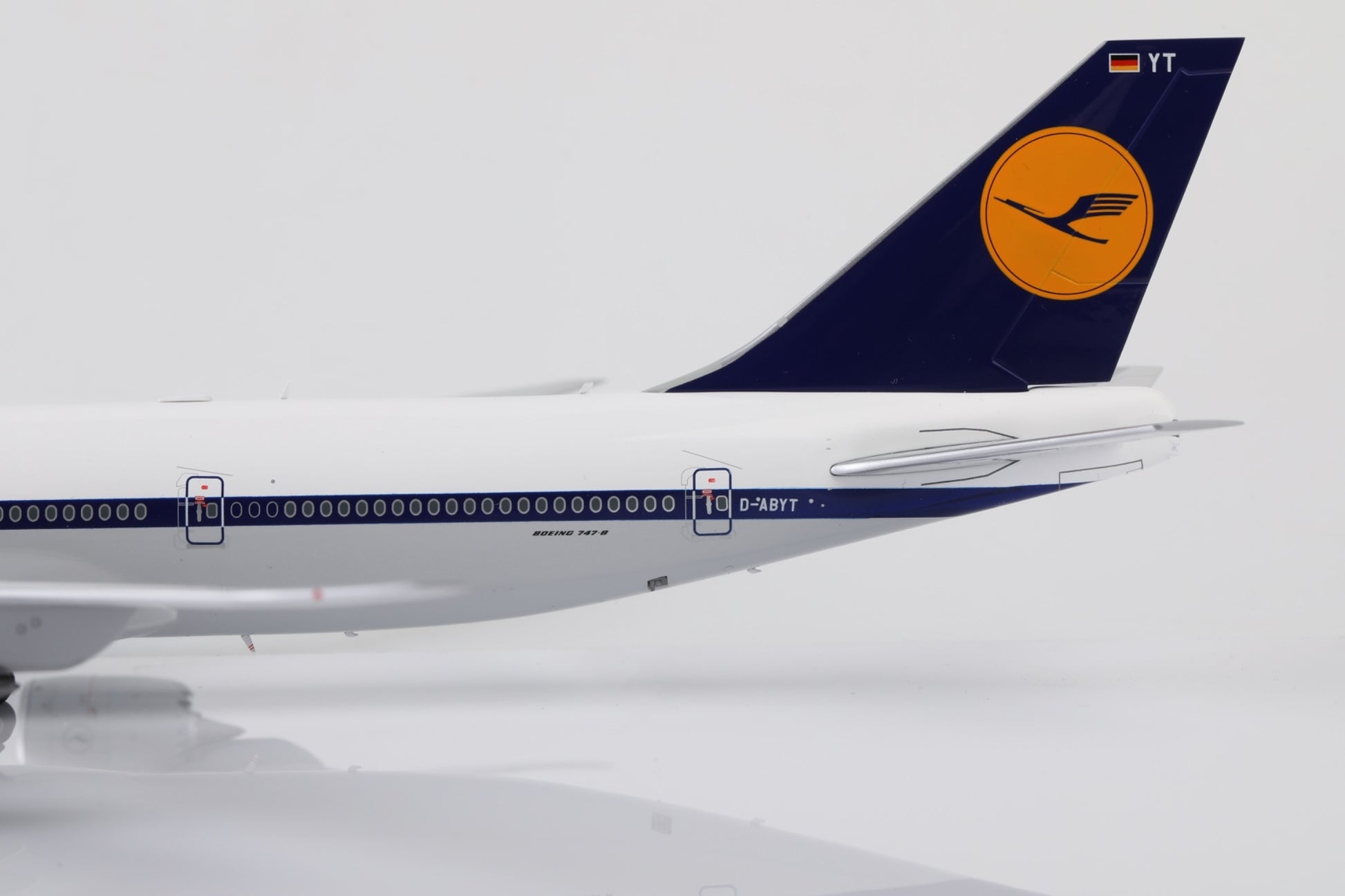 Lufthansa Boeing 747-8 D-ABYT – Scale 1:200 – SQ Wings – 34.25 cm