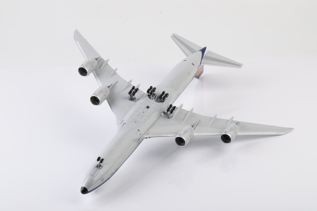 Lufthansa Boeing 747-8 D-ABYT – Scale 1:200 – SQ Wings – 34.25 cm