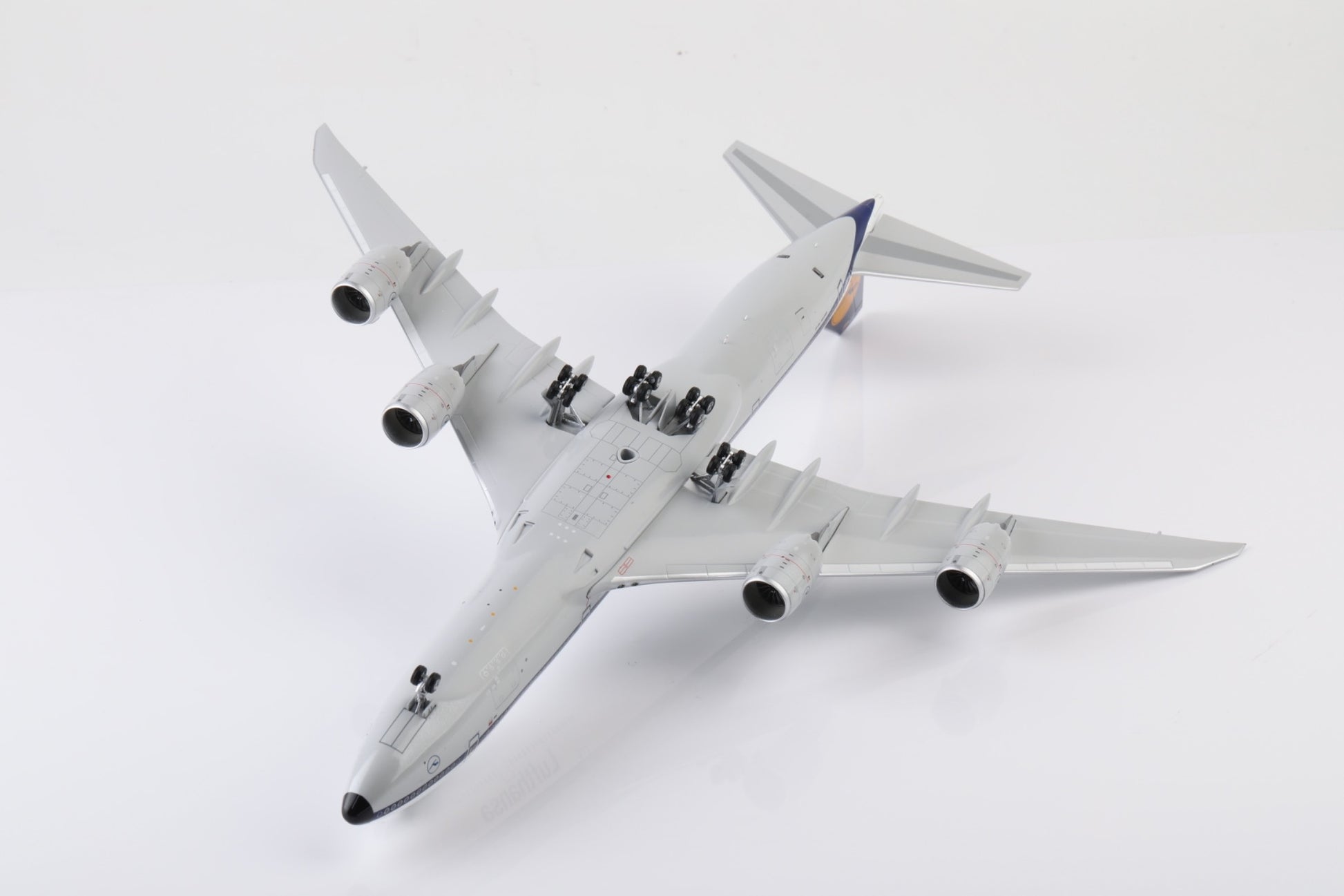 Lufthansa Boeing 747-8 D-ABYT – Scale 1:200 – SQ Wings – 34.25 cm