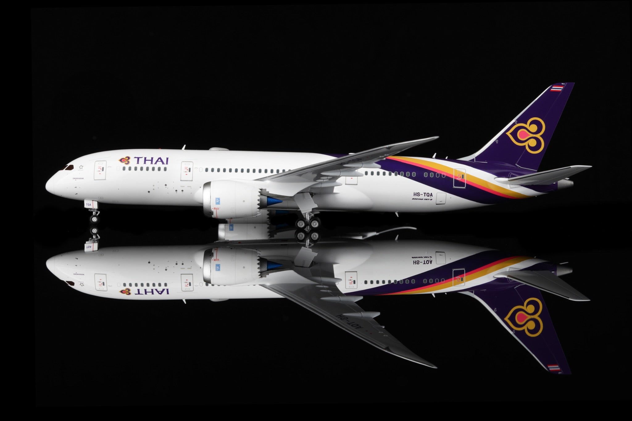 Thai Airways B787-8 HS-TQA – Escala 1:200 – Alas SQ – 28,35 cm