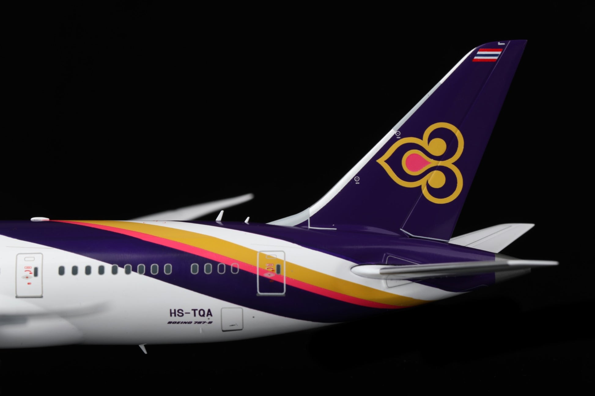 Thai Airways B787-8 HS-TQA – Scale 1:200 – SQ Wings – 28.35 cm