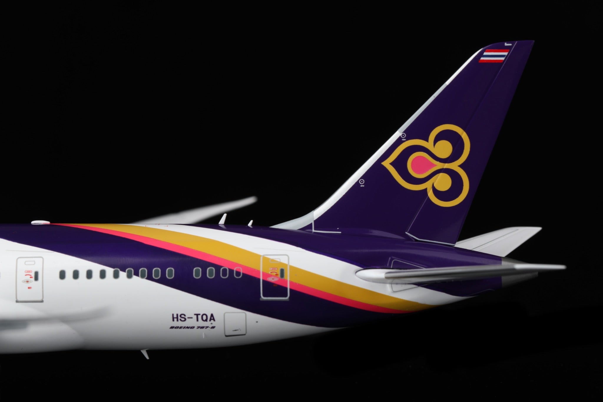 Thai Airways B787-8 HS-TQA – Escala 1:200 – Alas SQ – 28,35 cm