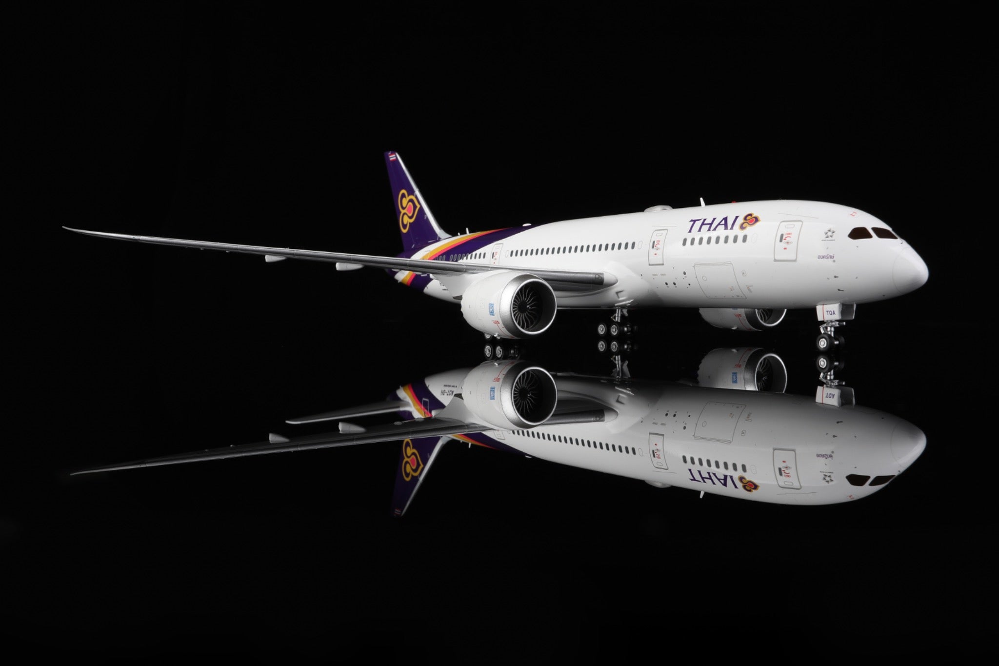 Thai Airways B787-8 HS-TQA – Escala 1:200 – Alas SQ – 28,35 cm
