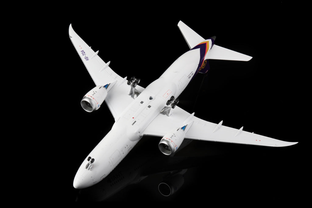 Thai Airways B787-8 HS-TQA – Scale 1:200 – SQ Wings – 28.35 cm