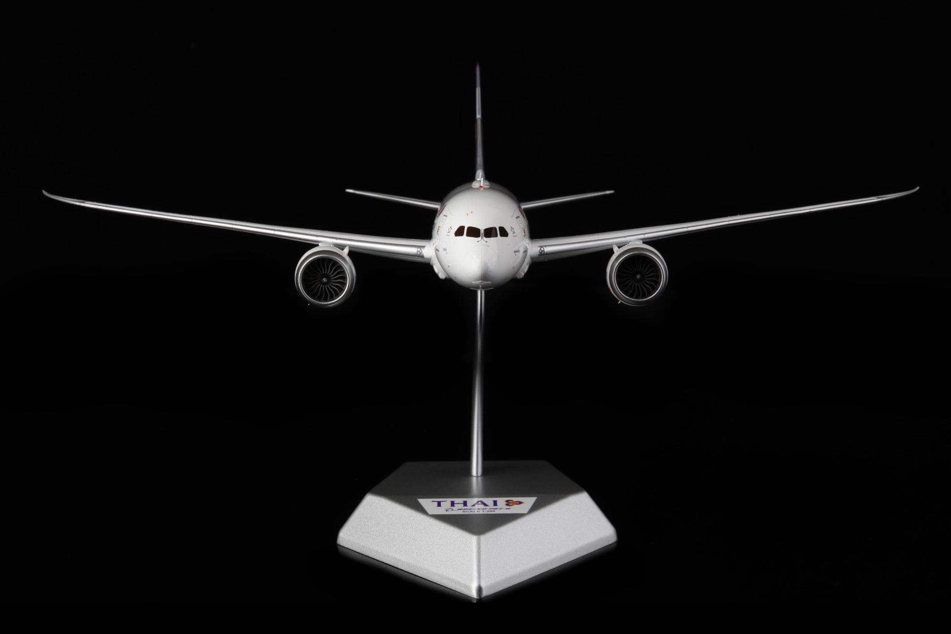 Thai Airways B787-8 HS-TQA – Scale 1:200 – SQ Wings – 28.35 cm