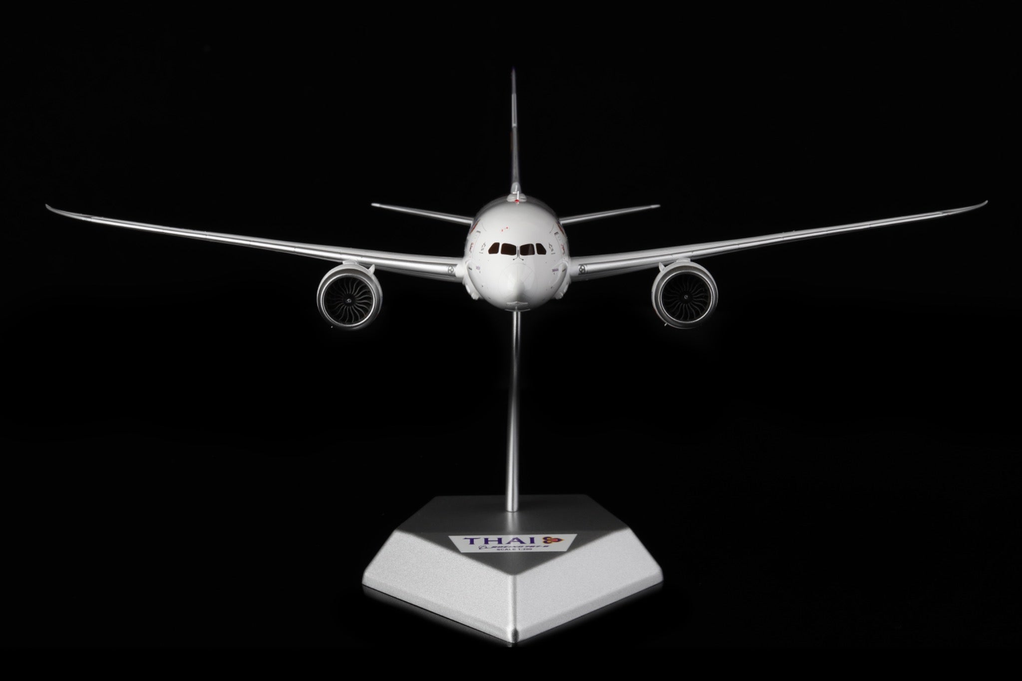 Thai Airways B787-8 HS-TQA – Escala 1:200 – Alas SQ – 28,35 cm