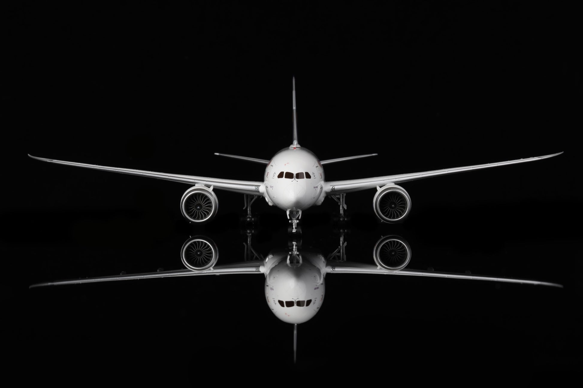Thai Airways Boeing 787-8 HS-TQF – Scale 1:200 – SQ Wings – 28.35 cm