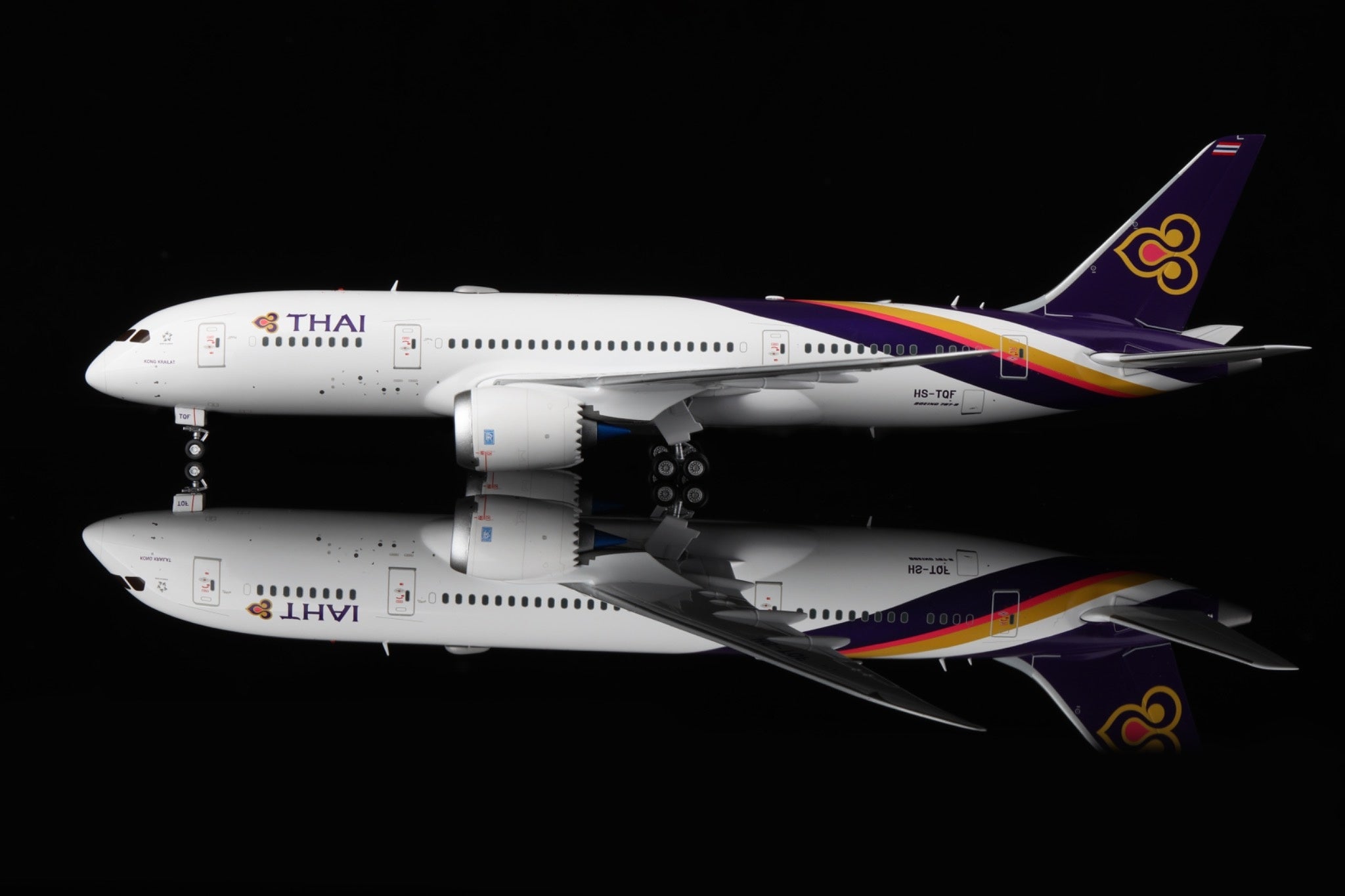 Thai Airways Boeing 787-8 HS-TQF – Escala 1:200 – Alas SQ – 28,35 cm