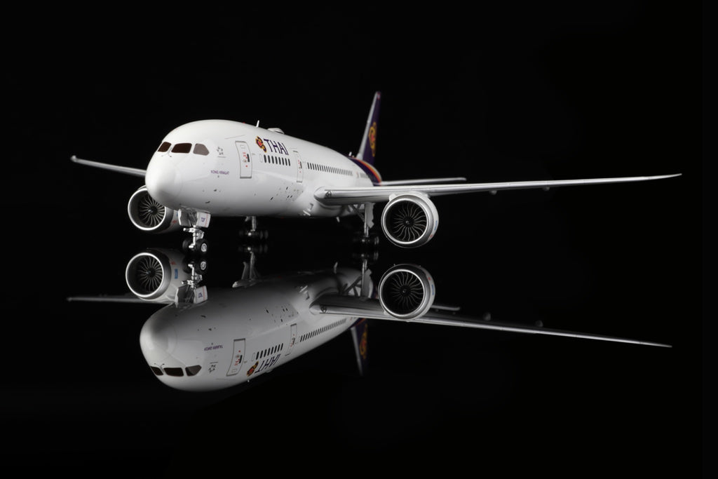 Thai Airways Boeing 787-8 HS-TQF – Scale 1:200 – SQ Wings – 28.35 cm
