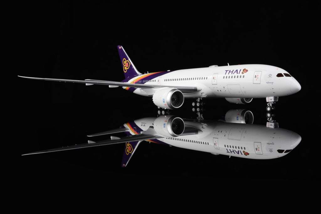 Thai Airways Boeing 787-8 HS-TQF – Scale 1:200 – SQ Wings – 28.35 cm