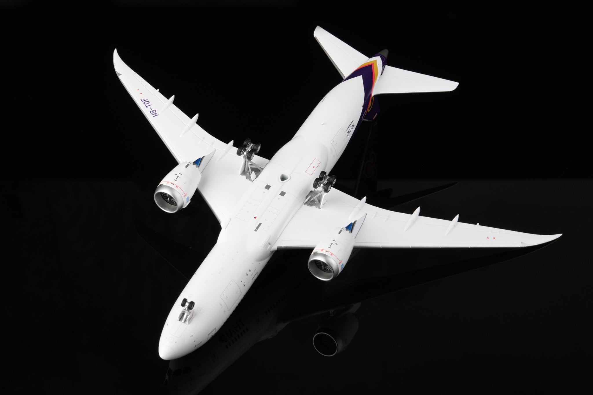 航空機・ヘリコプター SQ Wings THAI B787-8 HS-TQF 1/200 SQ Wings THAI B787-8 HS-TQF 1/200