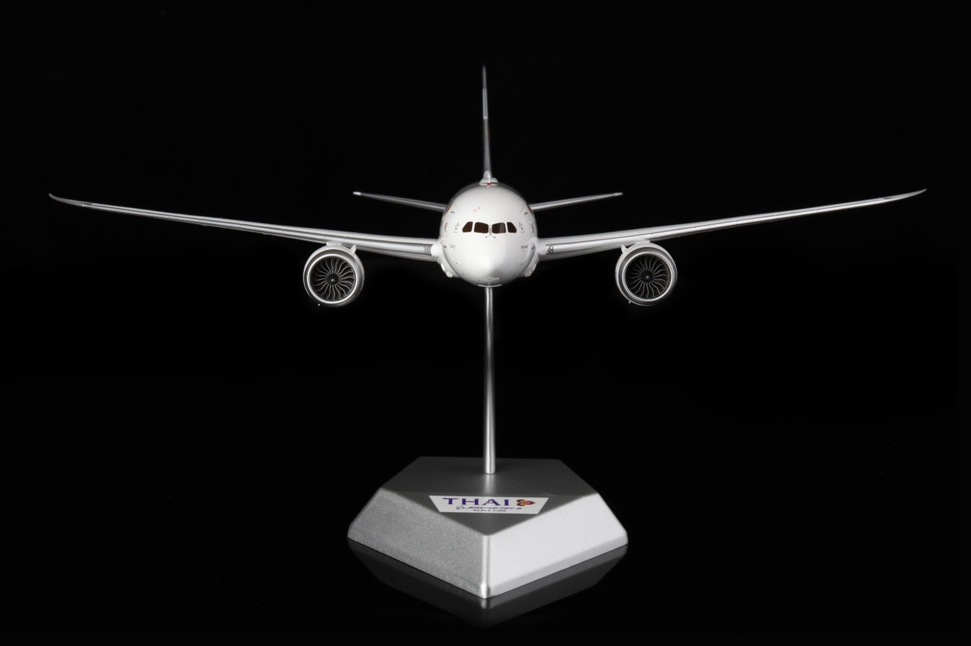 Thai Airways Boeing 787-8 HS-TQF – Scale 1:200 – SQ Wings – 28.35 cm