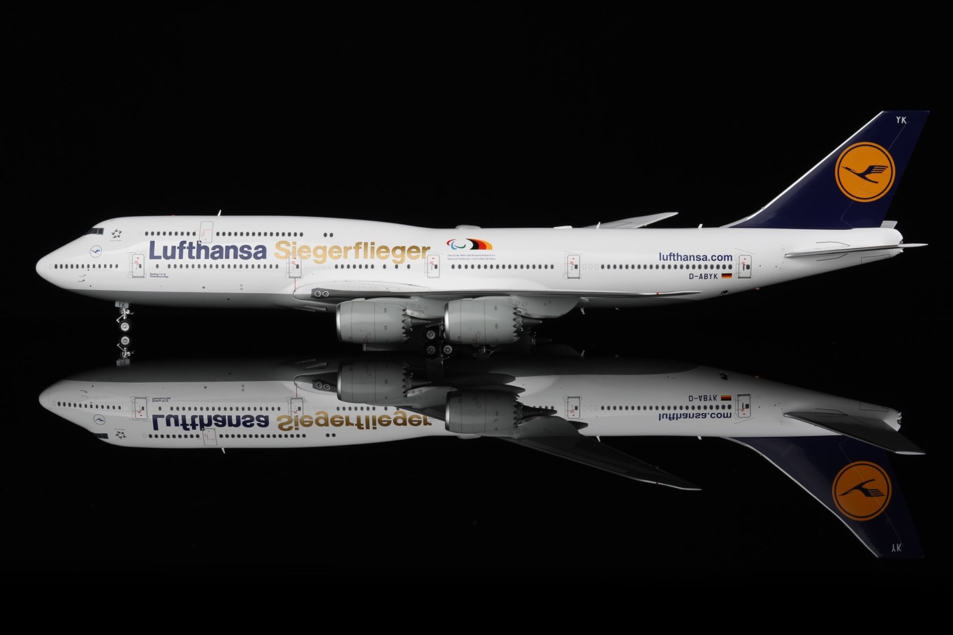 Lufthansa Boeing 747-8 D-ABYK “Siegerflieger” – Scale 1:200 – SQ Wings – 34.25 cm