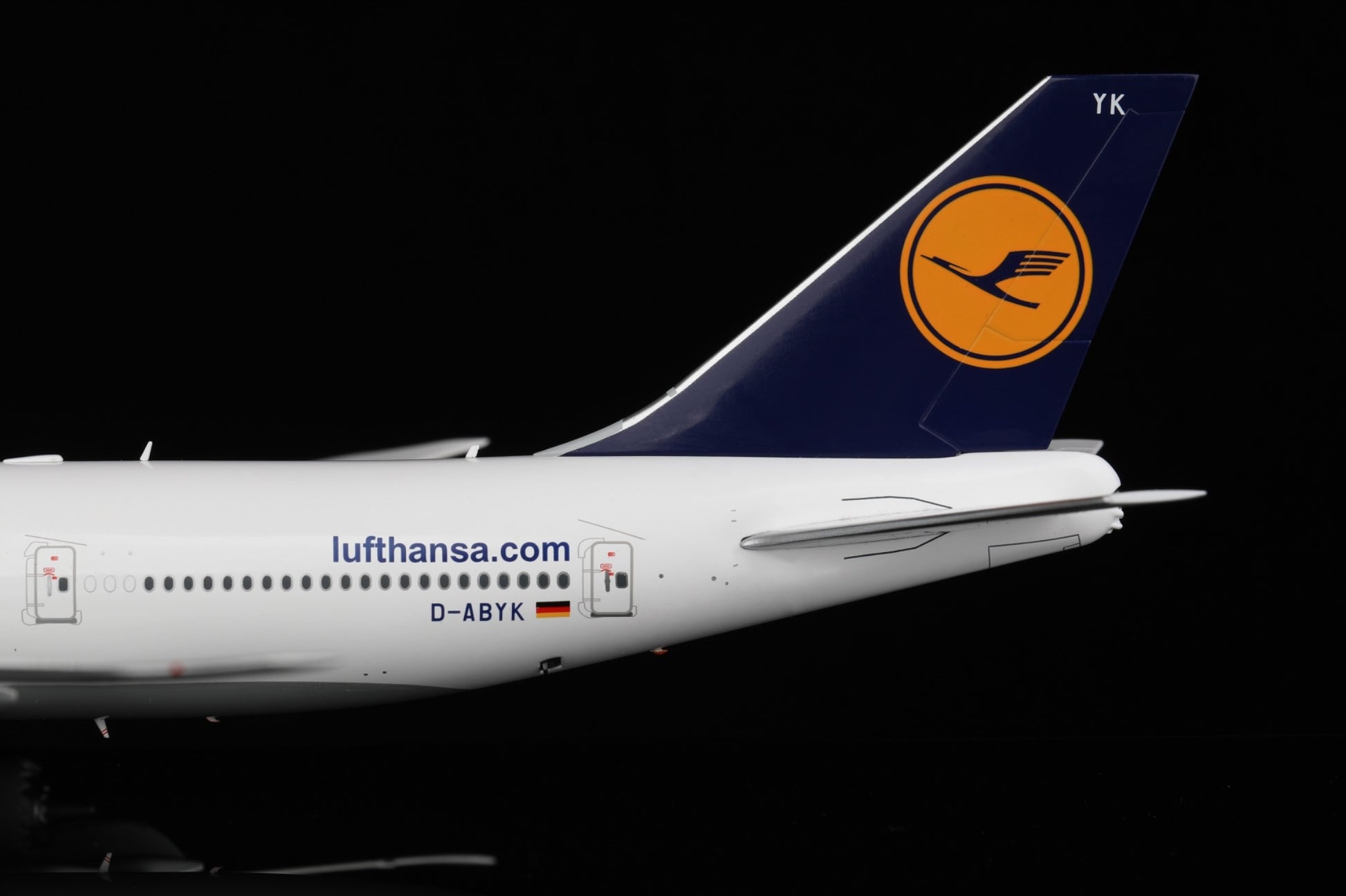 Lufthansa Boeing 747-8 D-ABYK “Siegerflieger” – Scale 1:200 – SQ Wings – 34.25 cm