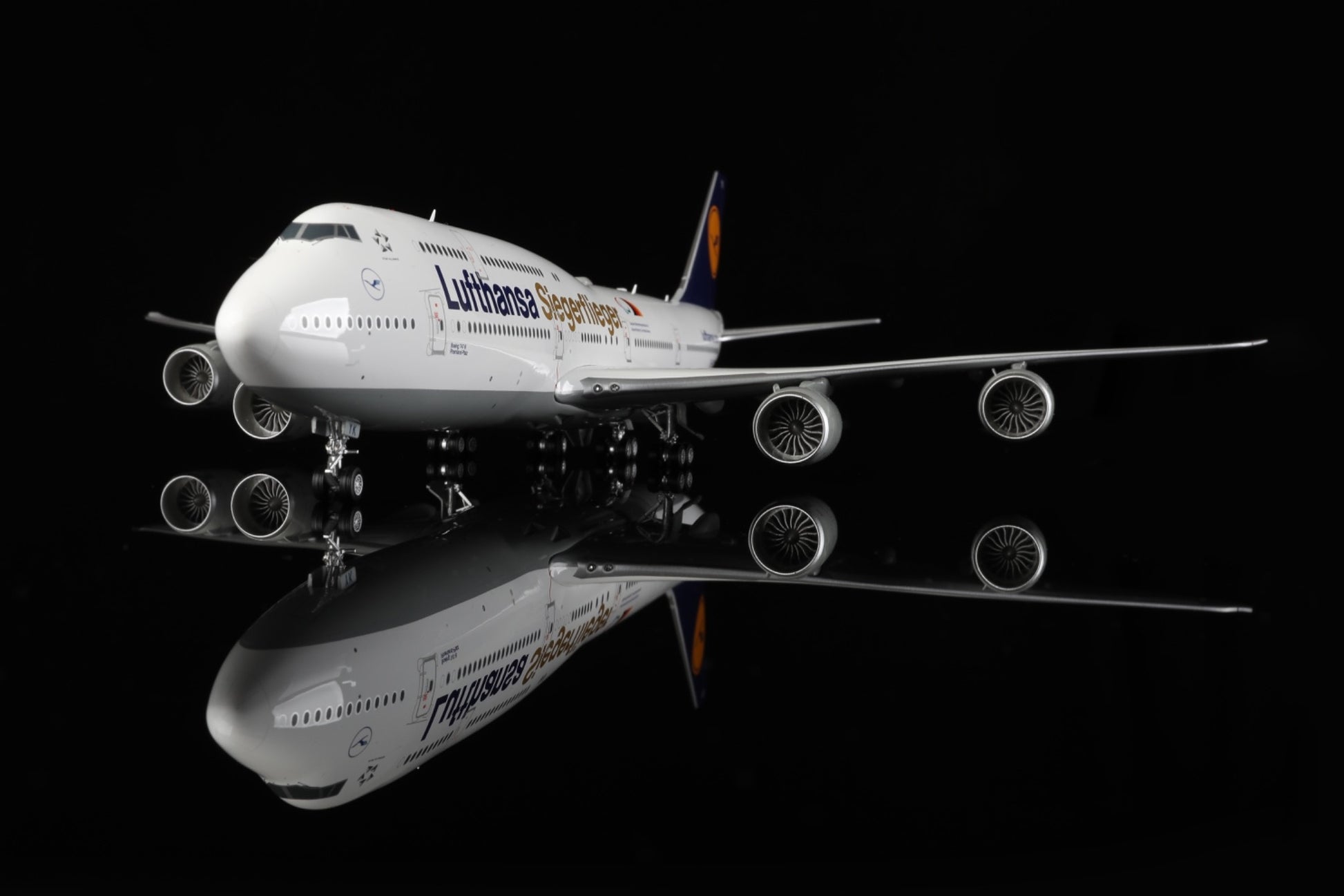 Lufthansa Boeing 747-8 D-ABYK “Siegerflieger” – Scale 1:200 – SQ Wings – 34.25 cm
