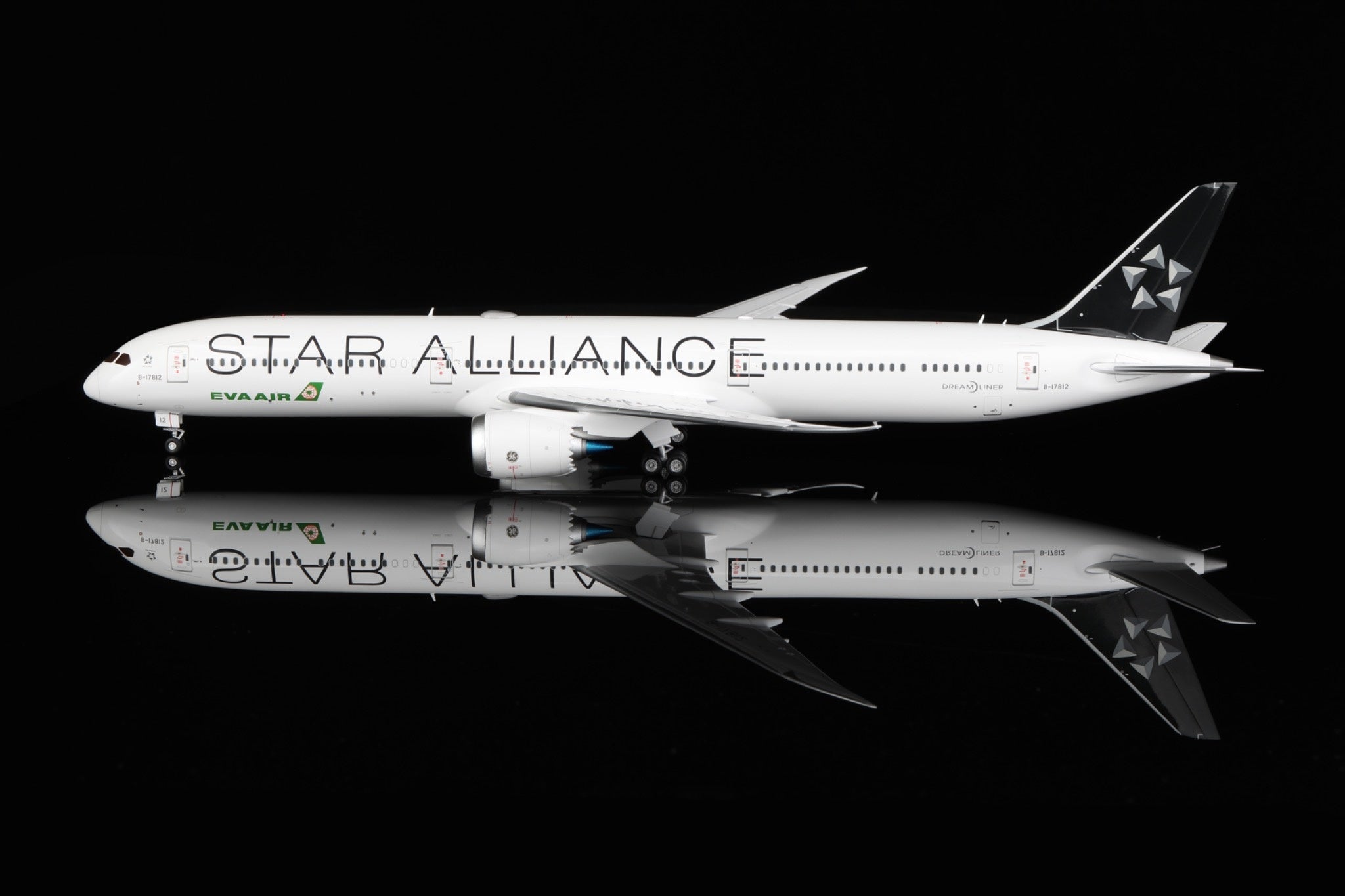 1/200 EVA AIR Boeing 787-10ディスプレイモデル ScaleModelStore.com :: Aviation400 1:400 - AV4247 - EVA Air