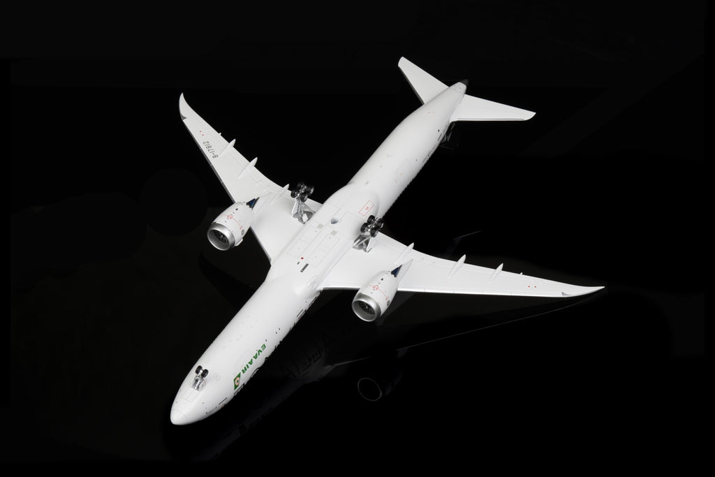 EVA Air Boeing 787-10 B-17812 – Scale 1:200 – SQ Wings – 34.3 cm