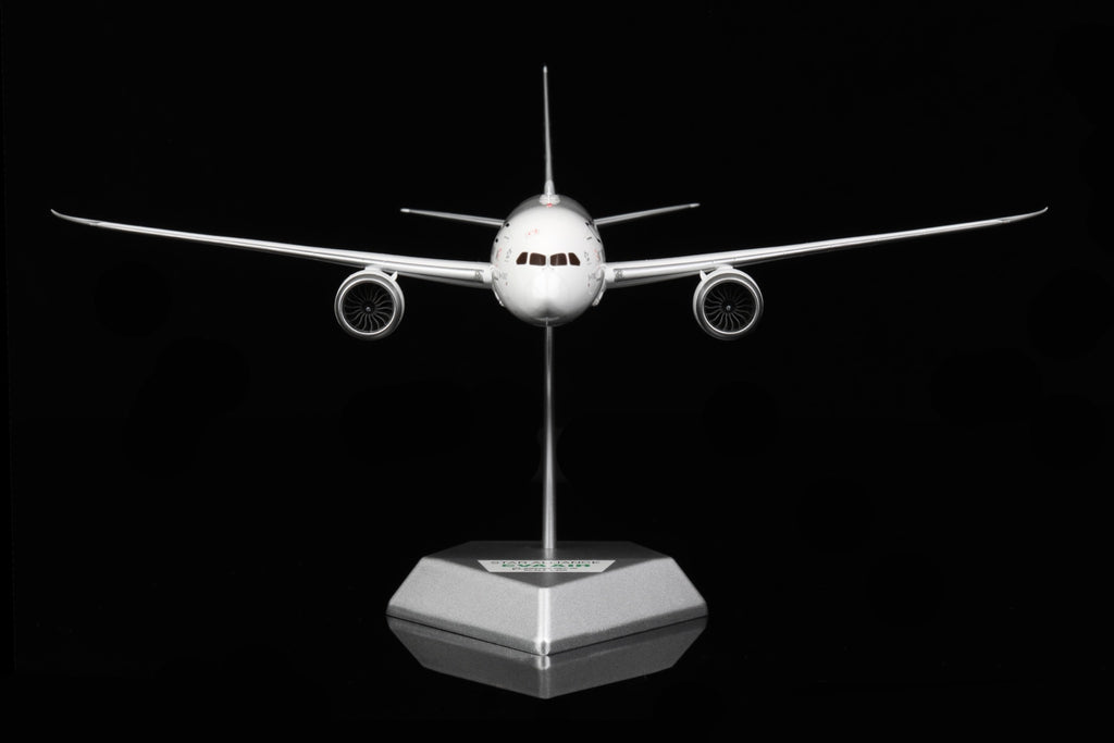 EVA Air Boeing 787-10 B-17812 – Scale 1:200 – SQ Wings – 34.3 cm