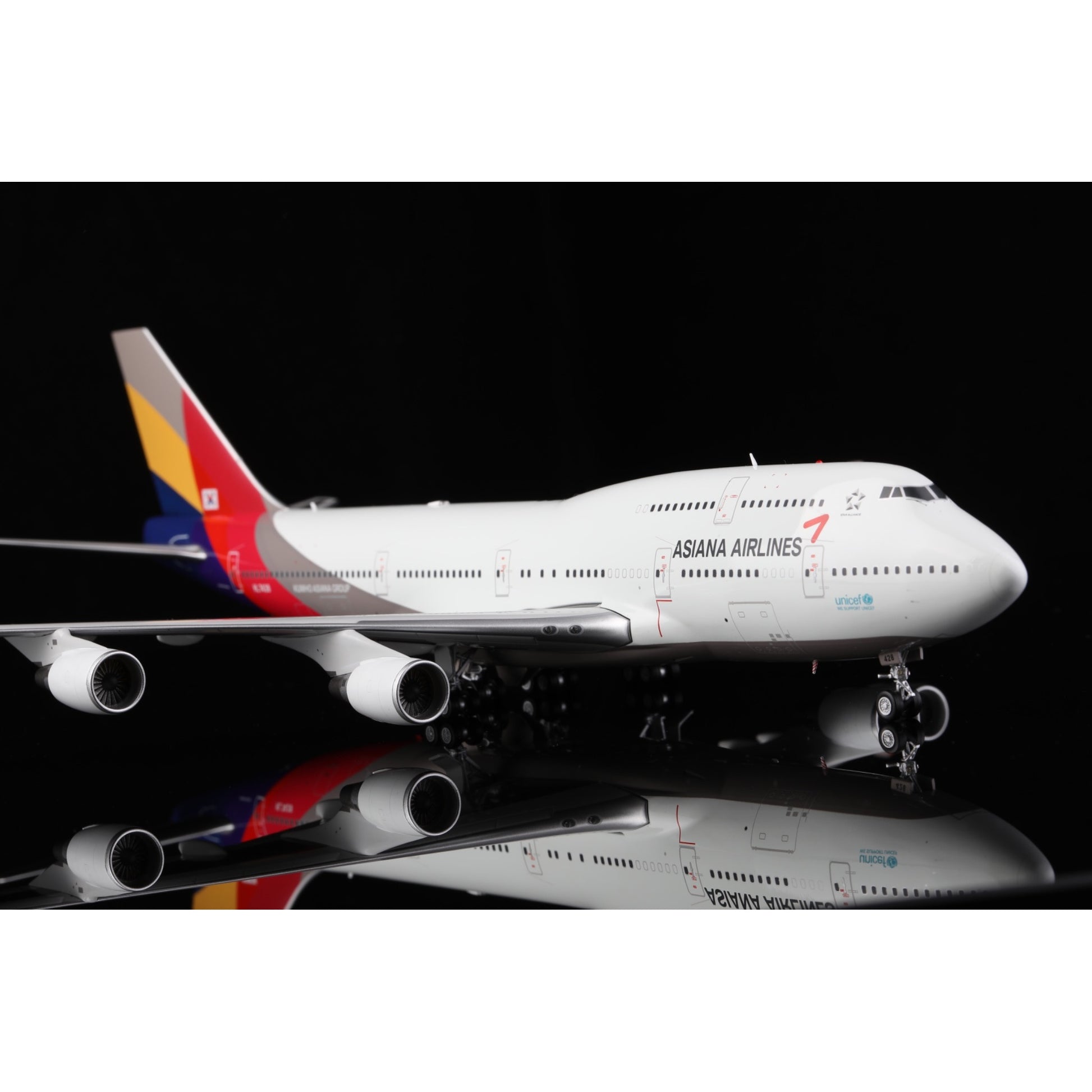 Asiana Airlines - B747-400 - HL7428 - L2003 - 35.3cm -  Scale 1/200