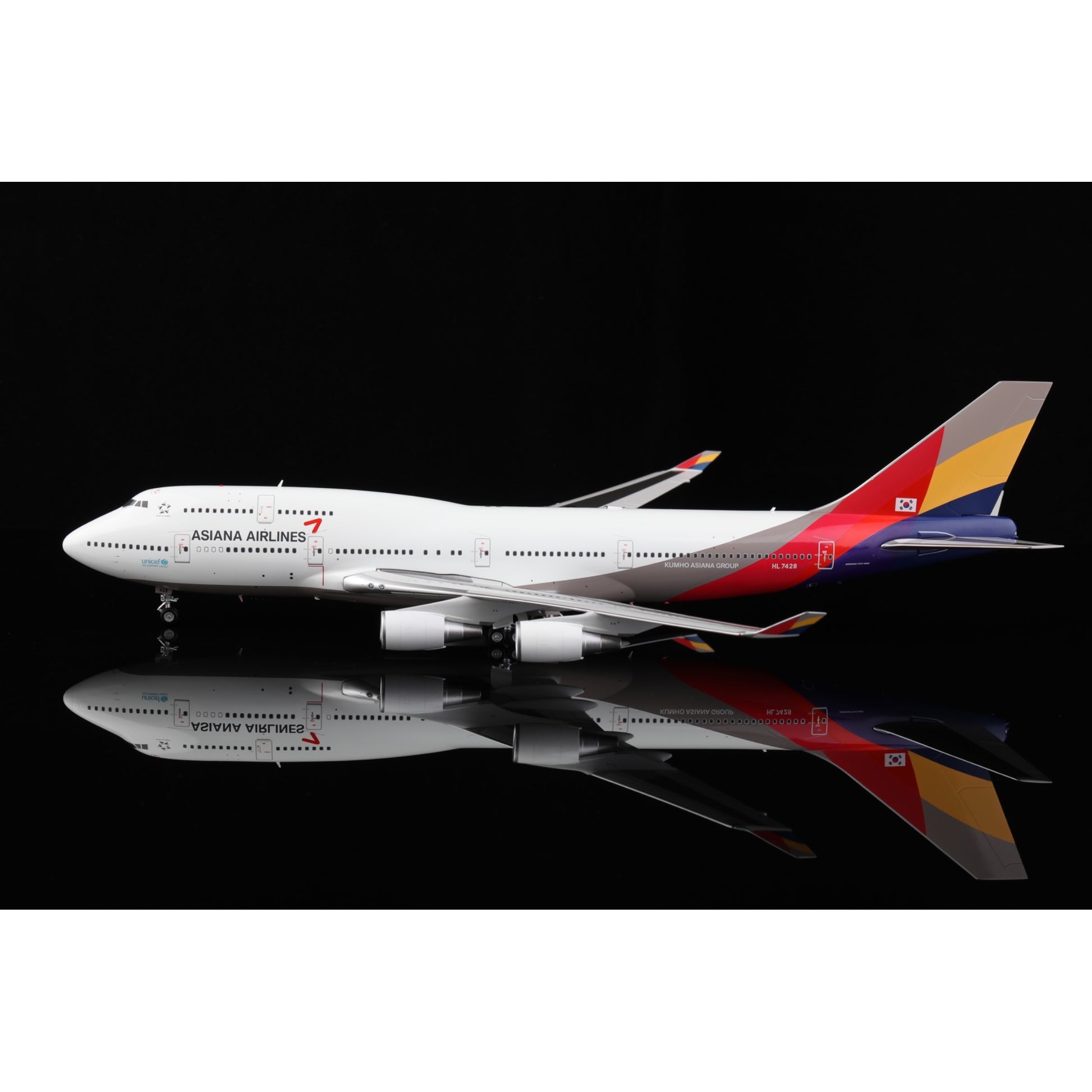 Asiana Airlines - B747-400 - HL7428 - L2003 - 35.3cm -  Scale 1/200