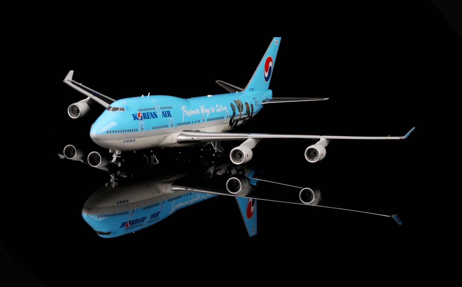 B747-400 HL7488 de Korean Air: "Alas apasionadas por la cultura" – Maqueta a escala 1/200 de SQ Wings