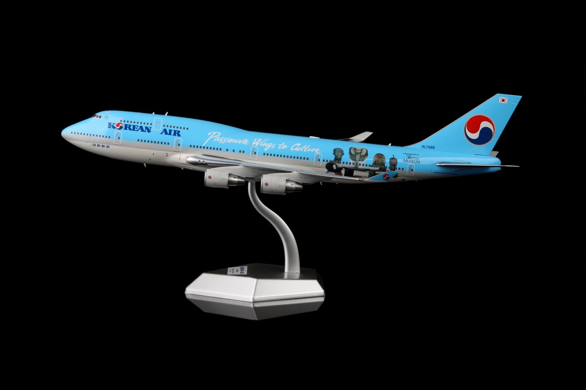 B747-400 HL7488 de Korean Air: "Alas apasionadas por la cultura" – Maqueta a escala 1/200 de SQ Wings