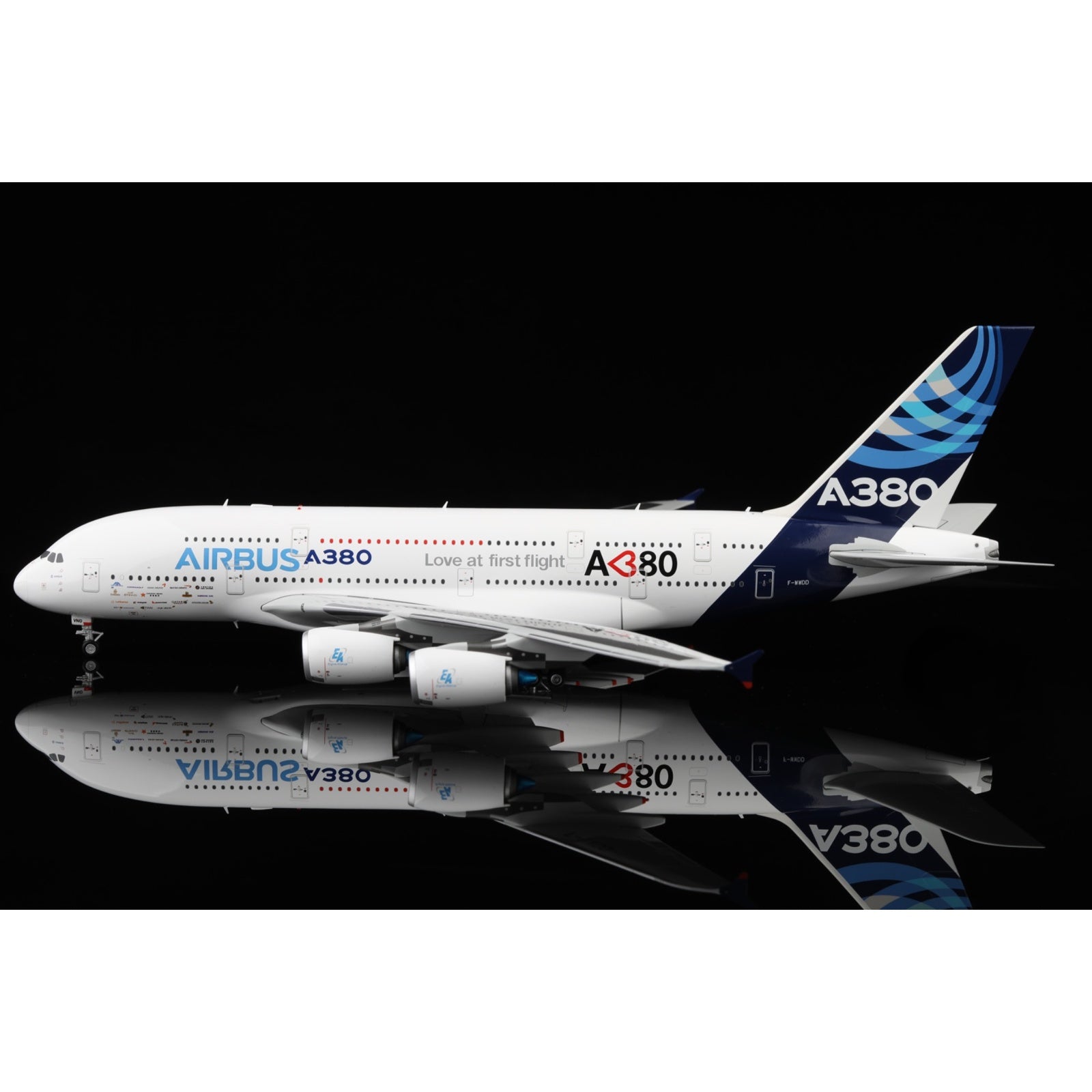 Airbus - A380 - F-WWDD - House Color Love at First Flight - L2009 - 36.3cm - Scale 1/200