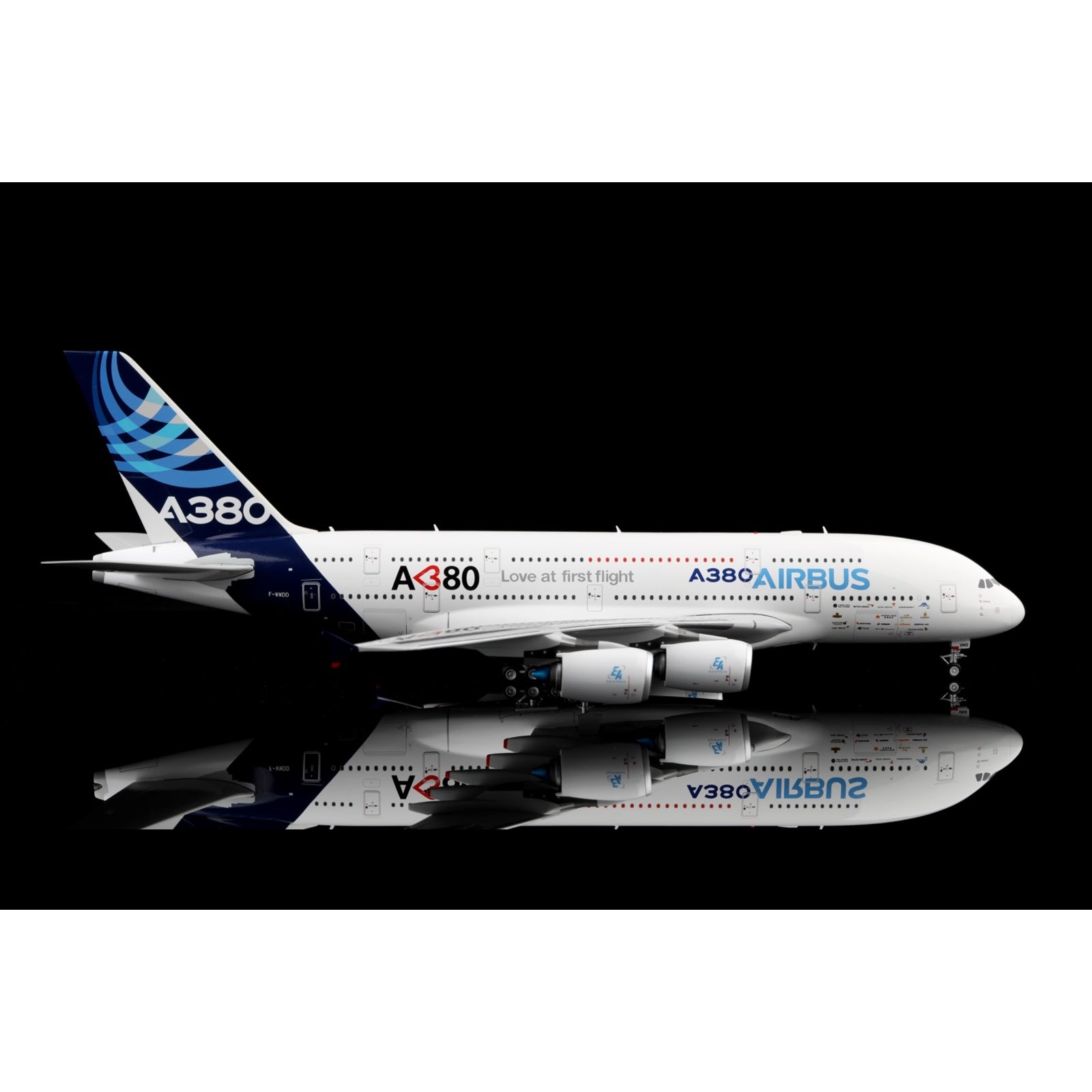 Airbus - A380 - F-WWDD - House Color Love at First Flight - L2009 - 36.3cm - Scale 1/200